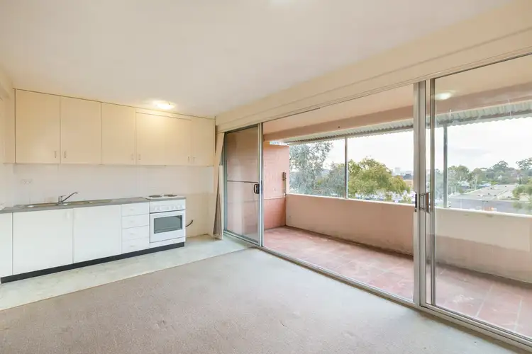 33/8 Wilkins Street