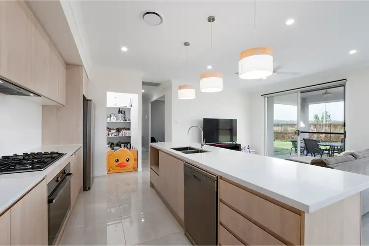 2 Emerald Parade, Greenbank QLD 4124