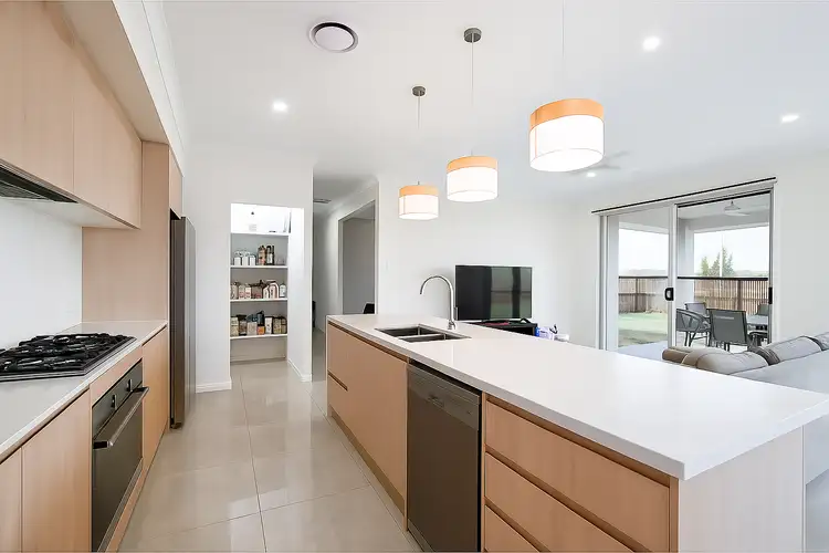 2 Emerald Parade, Greenbank QLD 4124