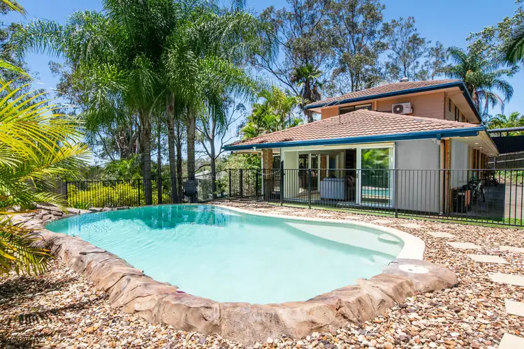 6 Nowra Court, Helensvale QLD 4212