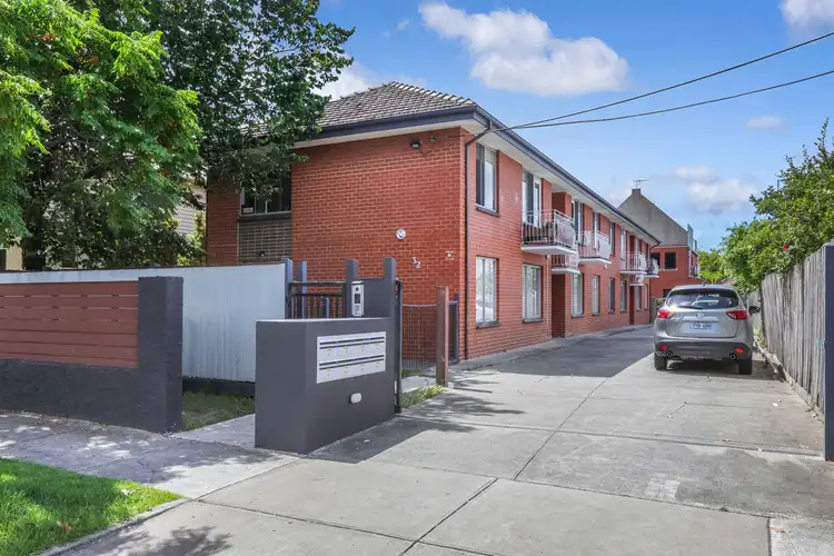 Main view of Homely unit listing, 3/32 Hobbs Street, Seddon VIC 3011