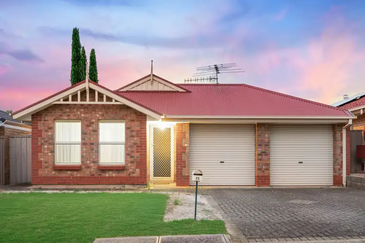 25 Mary Crescent, Craigmore SA 5114