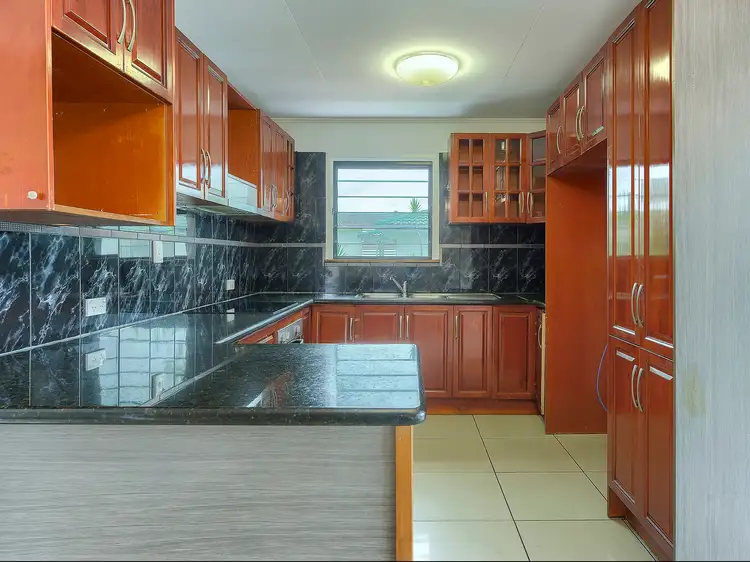 407 Nursery Rd, Holland Park QLD 4121