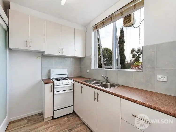 6/229 Hotham Street
