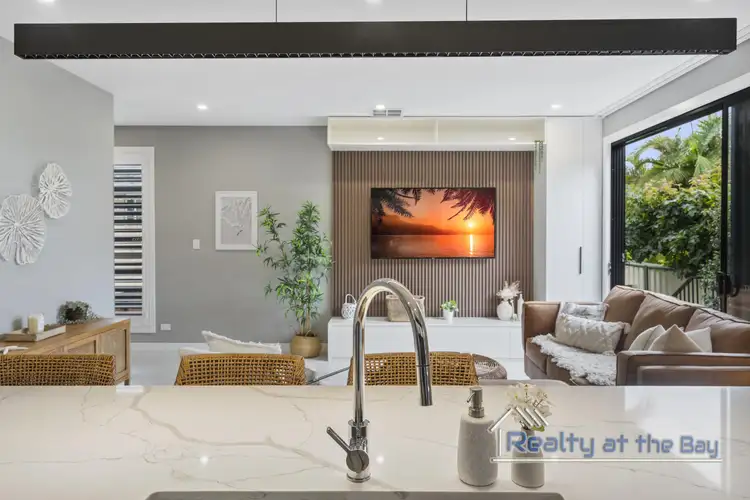 4/451 Pineridge road, Runaway Bay QLD 4216