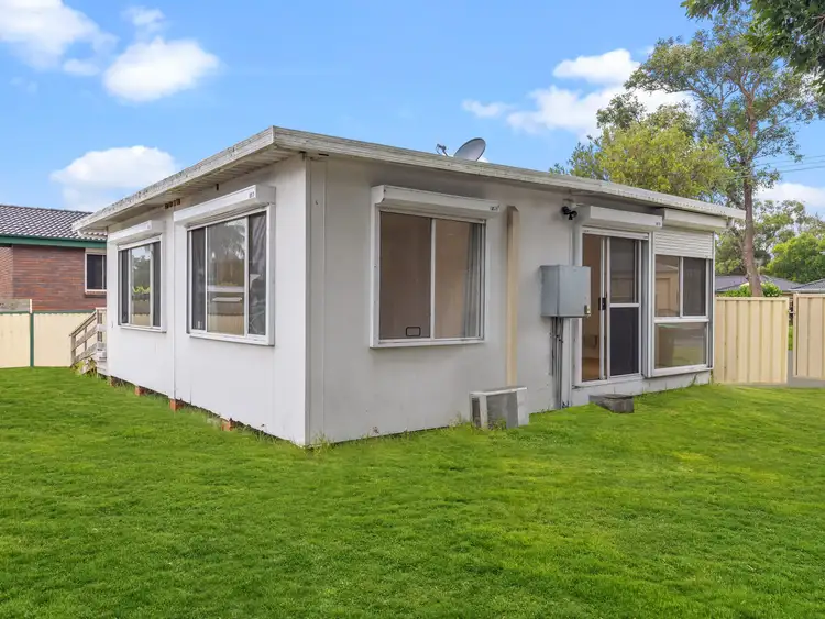 19 Lucas Cres, Berkeley Vale NSW 2261