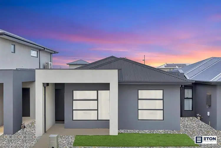 10 Centralpark Walk, Strathtulloh VIC 3338