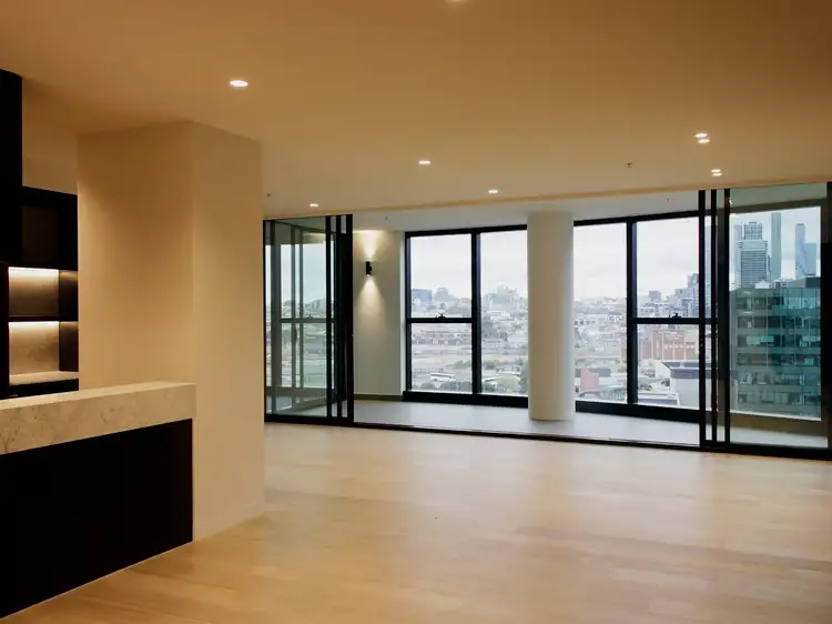 1014/25 Waterfront Way