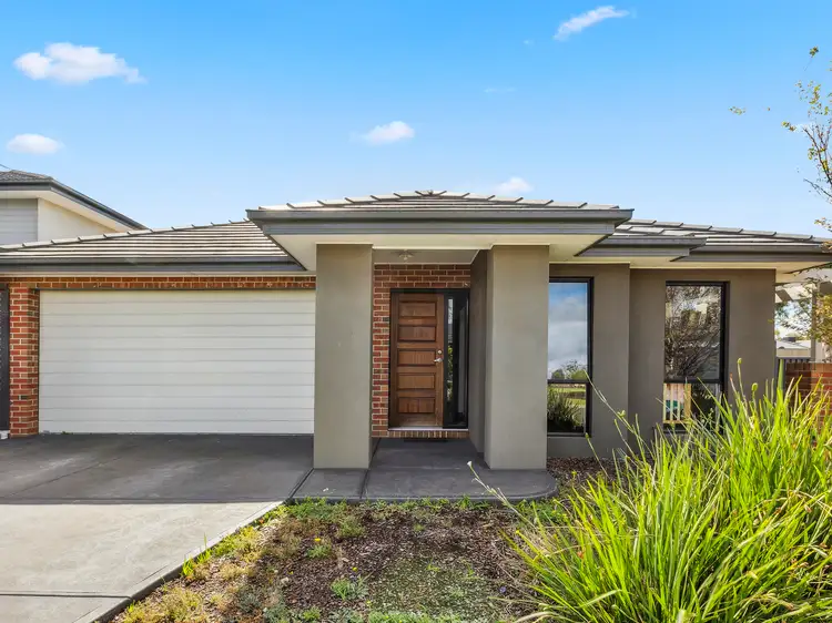 Main view of Homely house listing, 8 Bellsquarry Avenue, Cranbourne East VIC 3977