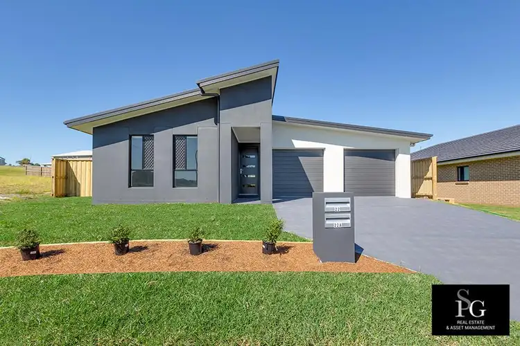 1 & 2/22 Corella Close, Aberglasslyn NSW 2320