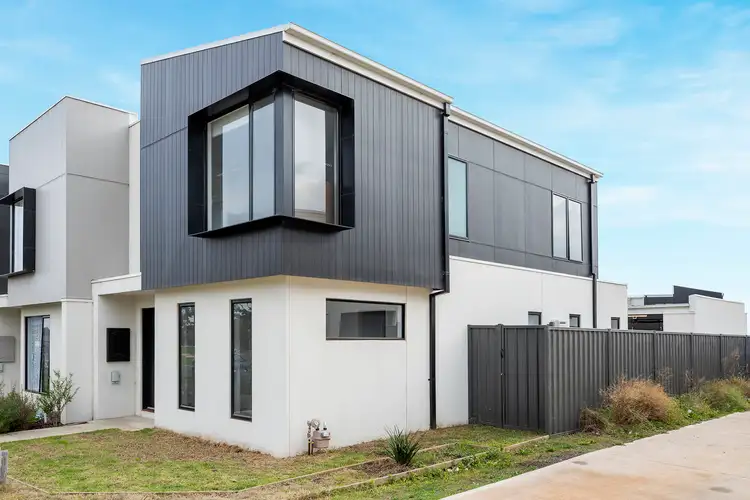11 Roehampton Drive, Strathtulloh VIC 3338