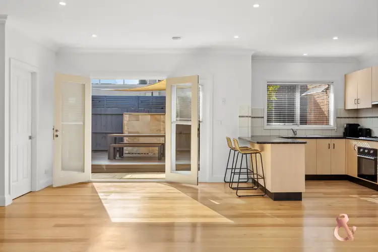 2/20 McNamara Avenue, Airport West VIC 3042