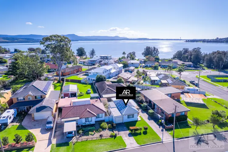 4 Barton Street, Oak Flats NSW 2529
