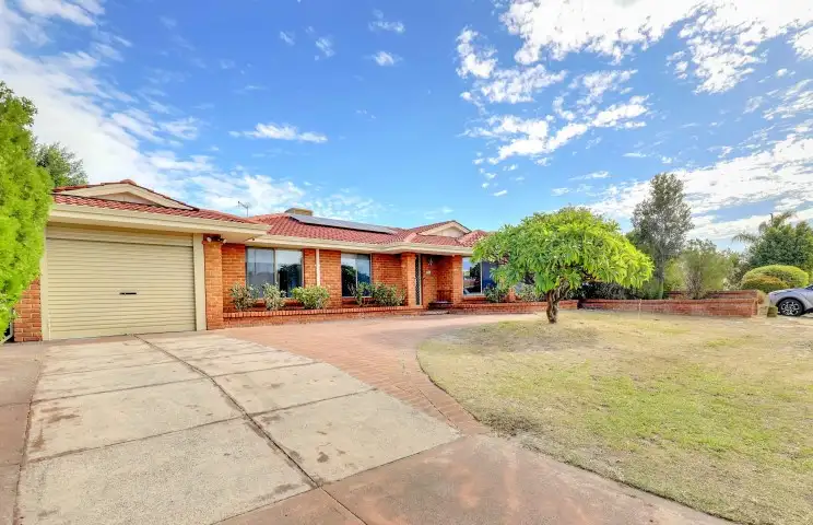 60 Forest Lakes Drive, Thornlie WA 6108