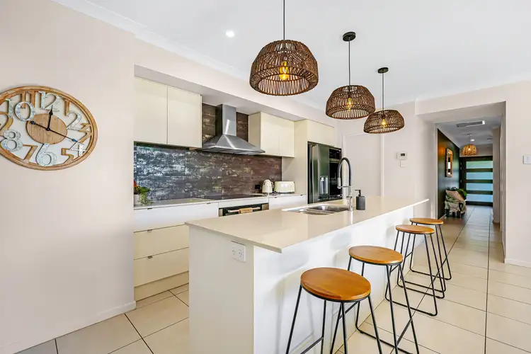 27 Vale Avenue, Arundel QLD 4214