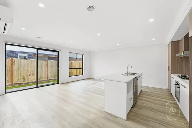 16 Edgemead Rise, Werribee VIC 3030