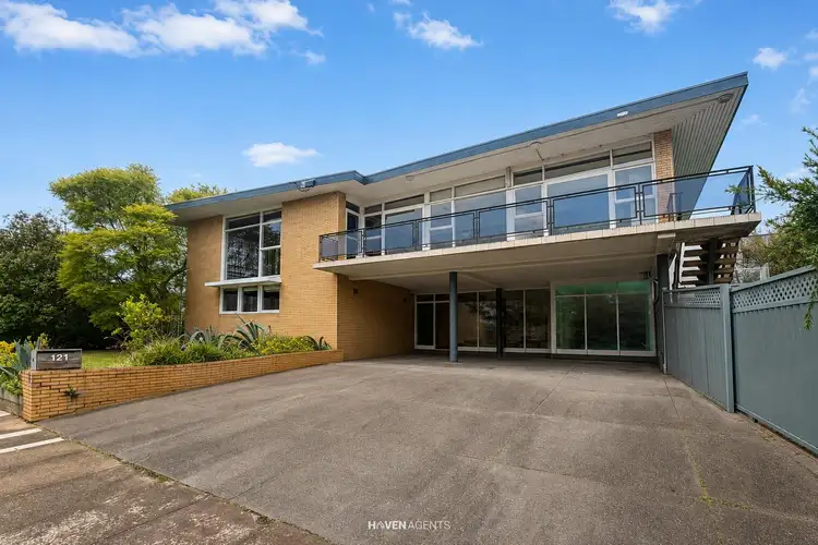 121 Kambrook Road