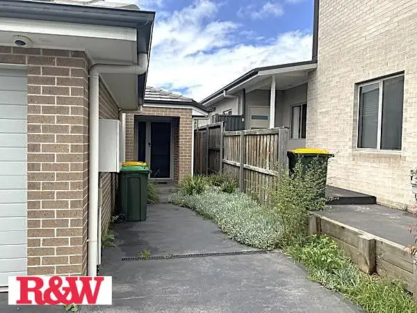 8A Williamson Street, Oran Park NSW 2570