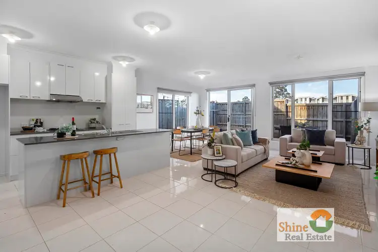 49 Willow Glen Boulevard, Cranbourne VIC 3977