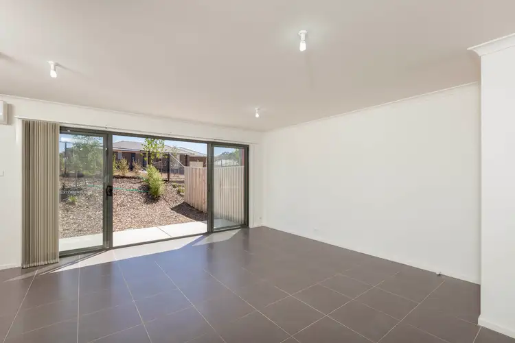 1/4 Annie Douglas St, Casey ACT 2913