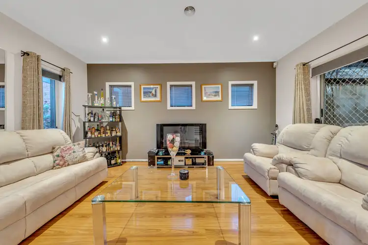9 Lakewood Blvd, Melton VIC 3337