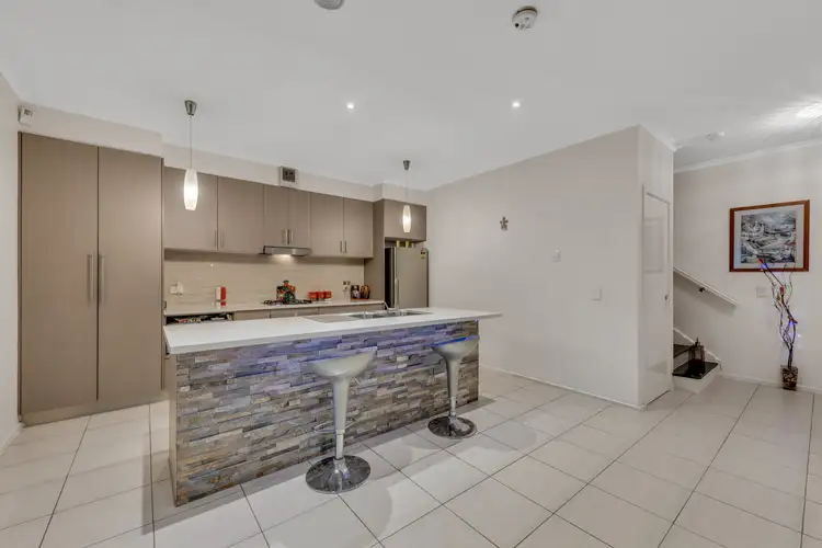 9 Lakewood Blvd, Melton VIC 3337