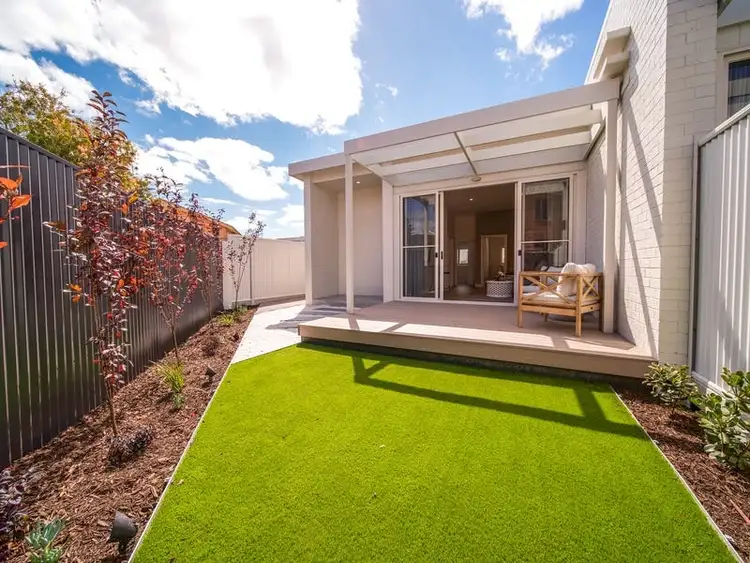 2/5 Owen Street