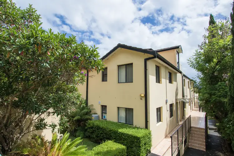 2/74 Faunce Street West, Gosford NSW 2250