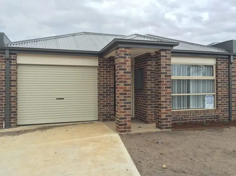3 Daniel Drive, Melton VIC 3337