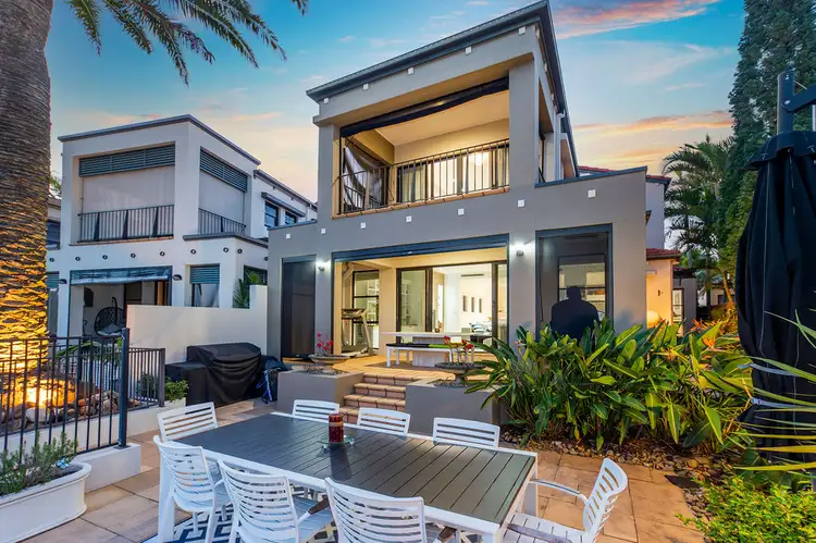 1519 Riverdale Drive, Hope Island QLD 4212
