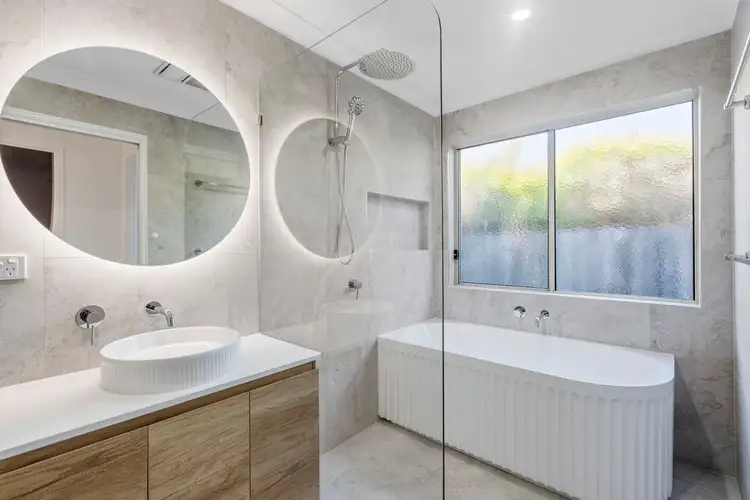 8 Berkshire Pl, Springfield Lakes QLD 4300