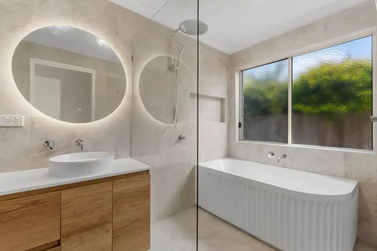 8 Berkshire Pl, Springfield Lakes QLD 4300