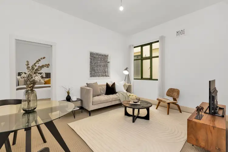 10/12 Royston Street