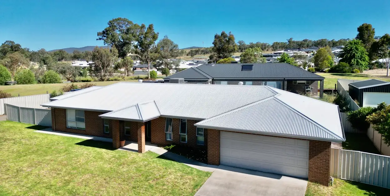 Main view of Homely house listing, 4 Pembroke Cresent, Wodonga VIC 3690