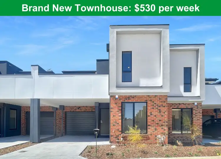 Main view of Homely townhouse listing, 32 Midnight Circuit, South Morang VIC 3752