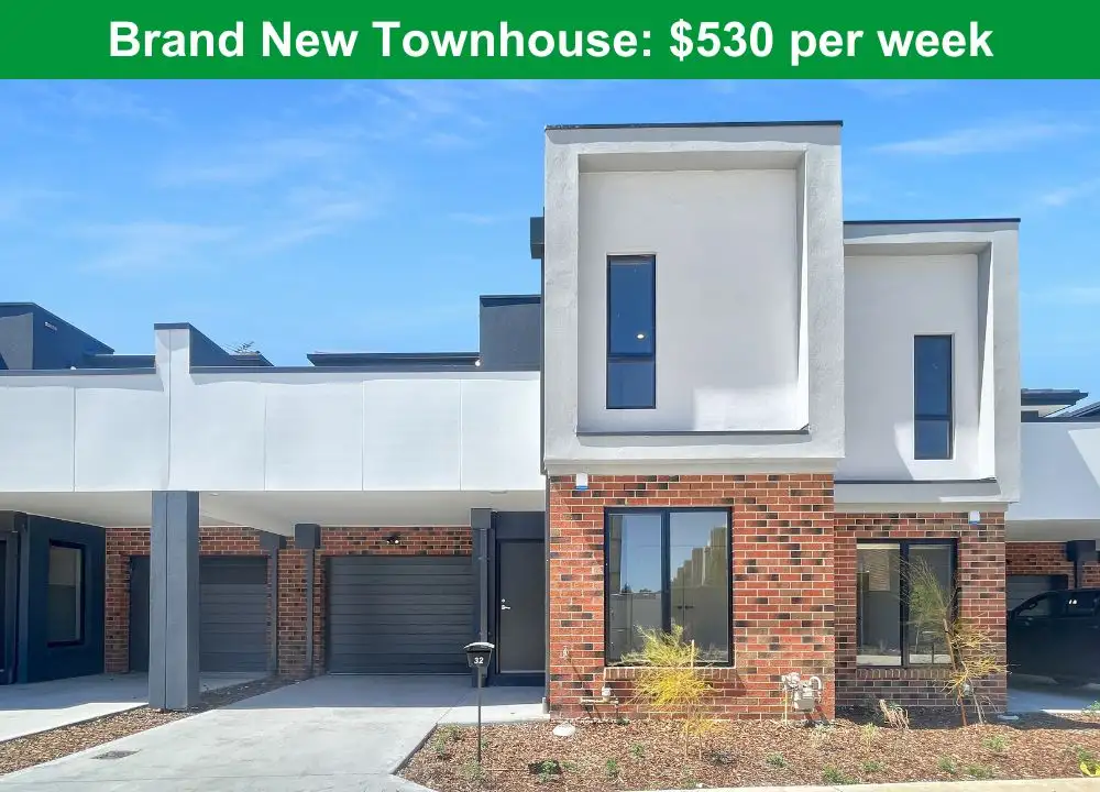 Main view of Homely townhouse listing, 32 Midnight Circuit, South Morang VIC 3752