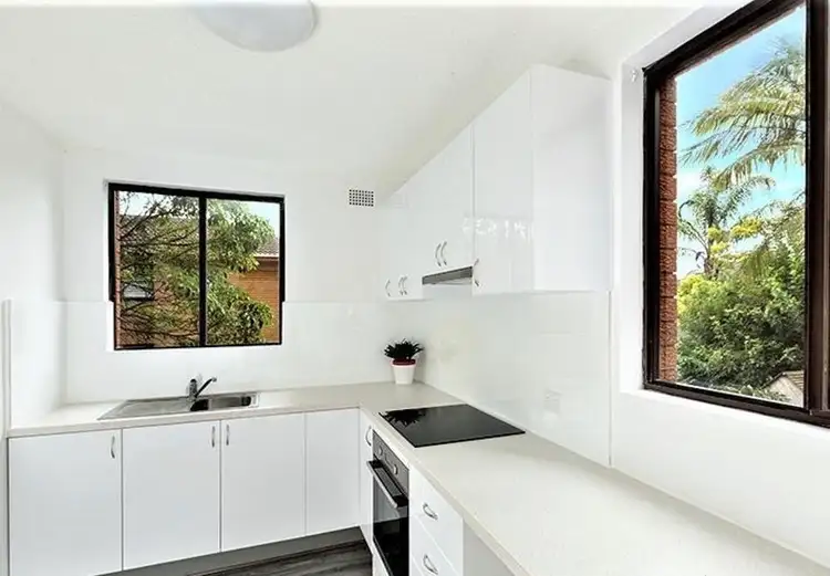 8/88 WYADRA AVENUE