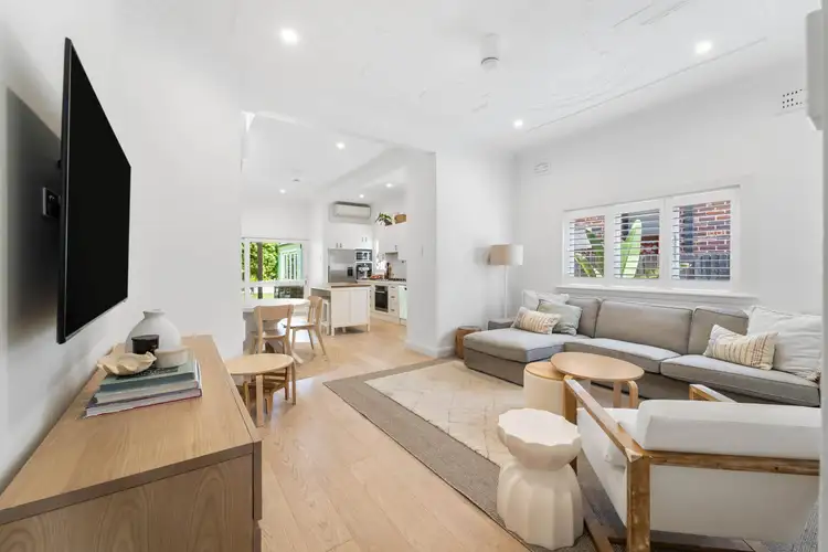8 Vicars Avenue