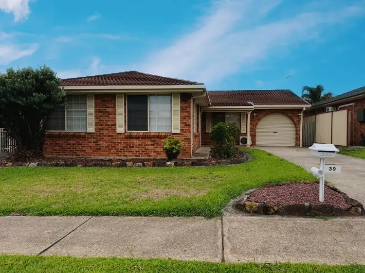 39 Swan Circuit, Green Valley NSW 2168