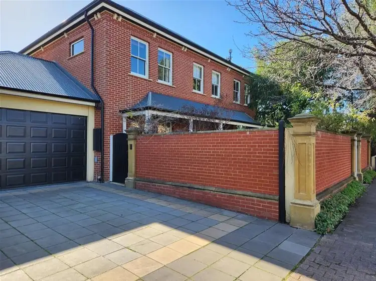 32 Arthur Street