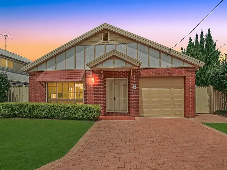 7 Freeman Place