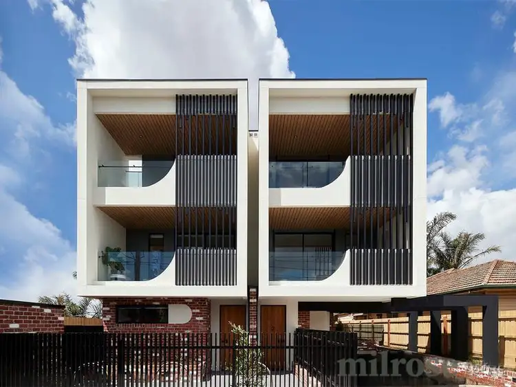 16/711 Barkly Street