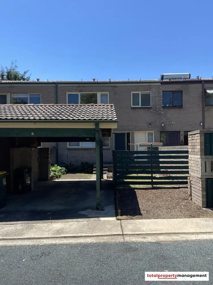 8 McMinn Close
