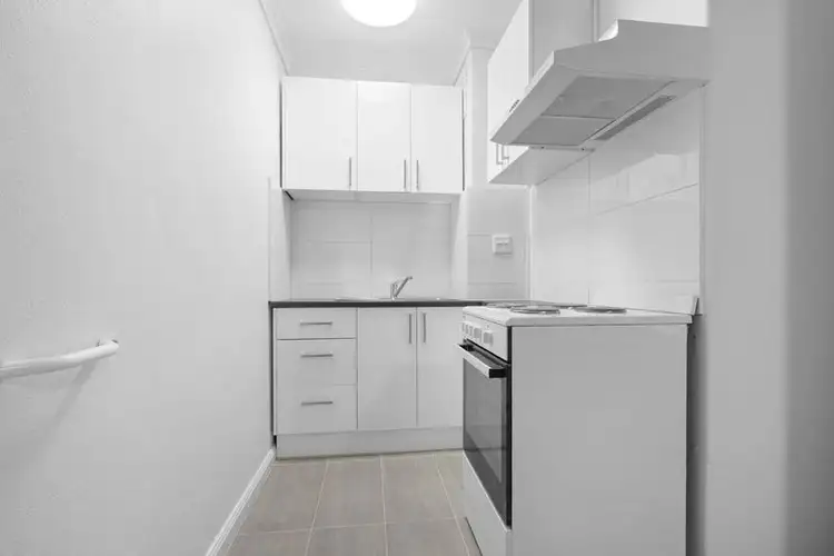 16/42 Waterloo Crescent