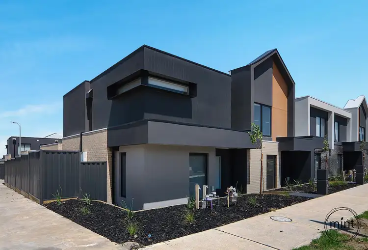 3 Oasis Place, Clyde North VIC 3978