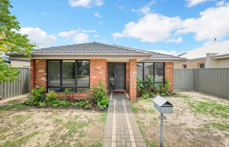 17 Barton Loop, Piara Waters WA 6112