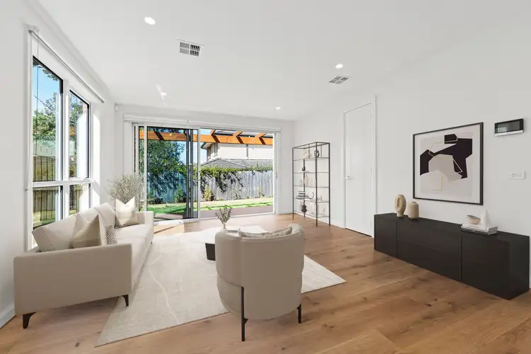 Main view of Homely townhouse listing, 2/8 Simpson Drive, Mount Waverley VIC 3149