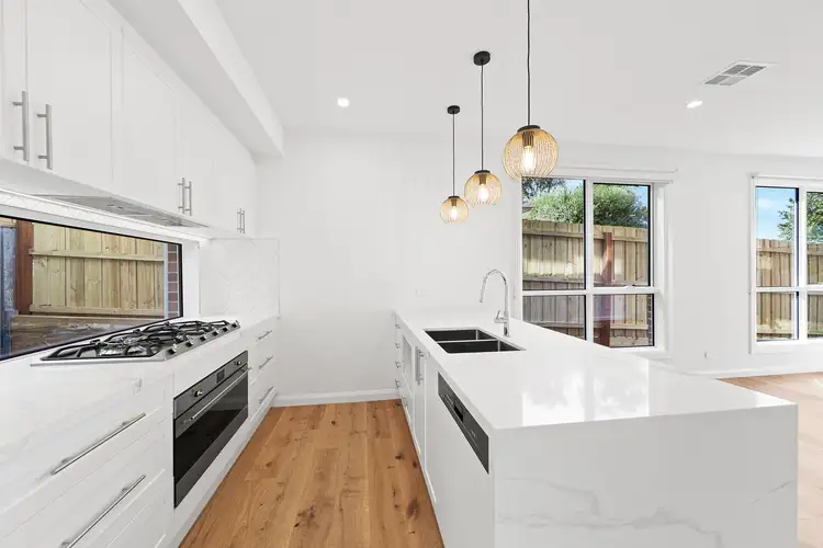 Fourth view of Homely townhouse listing, 2/8 Simpson Drive, Mount Waverley VIC 3149
