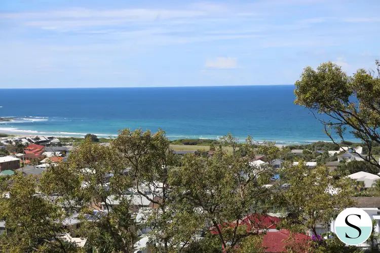11A Scenic Drive, Caves Beach NSW 2281