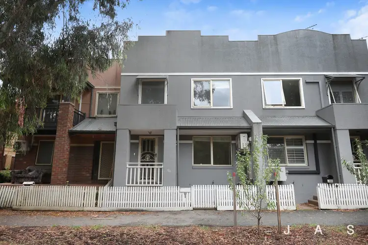 10 Cuffe Walk, Kensington VIC 3031